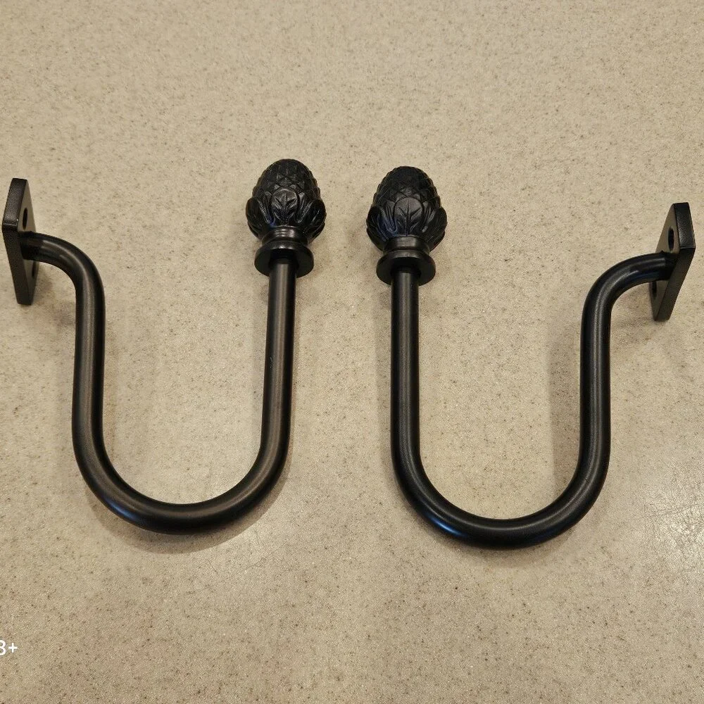 RARE NEW PAIR FRONTGATE PINEAPPLE OUTDOOR ALL WEATHER CURTAIN ROD TIEBACKS END